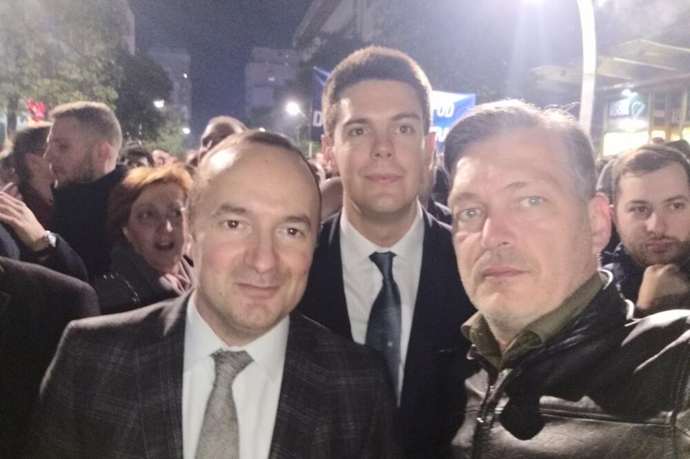 Pavićević i Bulatović na protestju, Foto: Crnogorska