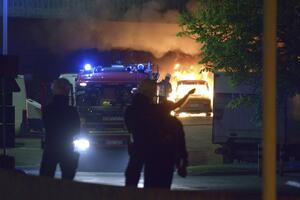 Nastavljeni neredi u predgrađu Stokholma, četvoro uhapšeno