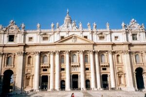 Sa kupole bazilike Svetog Petra protestovao protiv krize