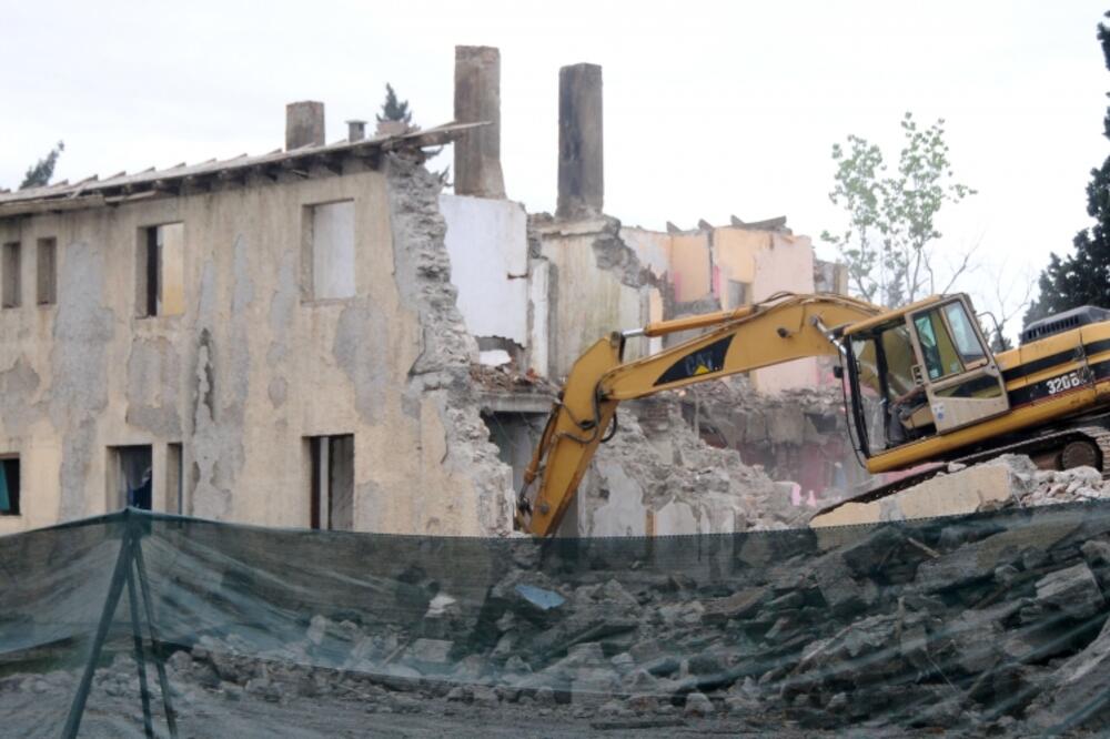 Kolektivna, rušenje, Foto: Boris Pejović