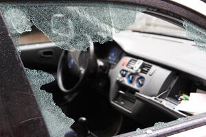 Podgorica: Dvojica osumnjičena za obijanje auta i krađu blinkera