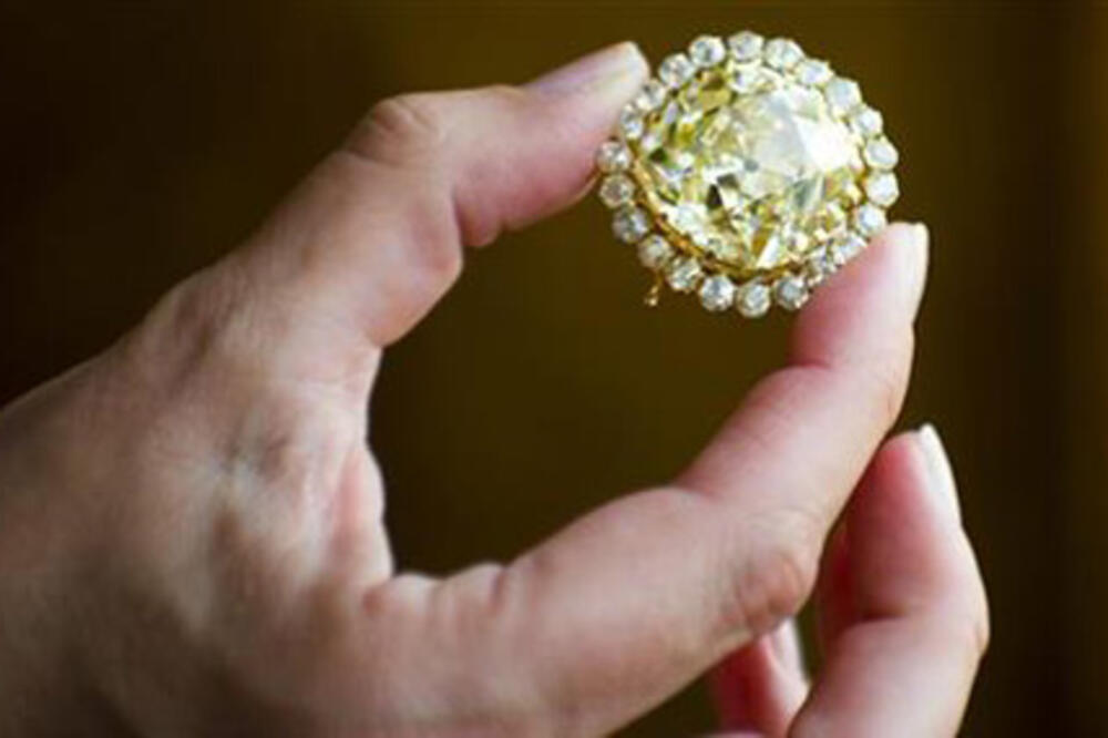 Đina Lolobriđida, žuti dijamant, Foto: Emirates247.com