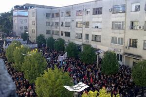 MANS poziva državne službenike na protest