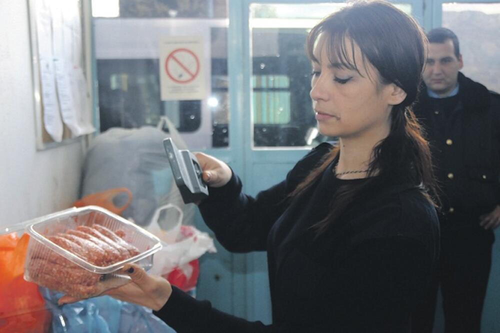 ZIKS, kontrola hrane, Foto: Boris Pejović