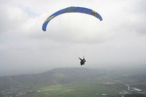 Budva: Paraglajderom pao blizu tvrđave Kosmač