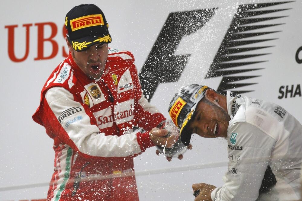 Fernando Alonso, Luis Hamilton, Foto: Reuters