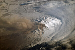Snažna erupcija vulkana na Kamčatki, narandžasti stepen opasnosti
