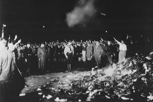 Velika lomača knjiga: Logorske vatre nacističke budućnosti