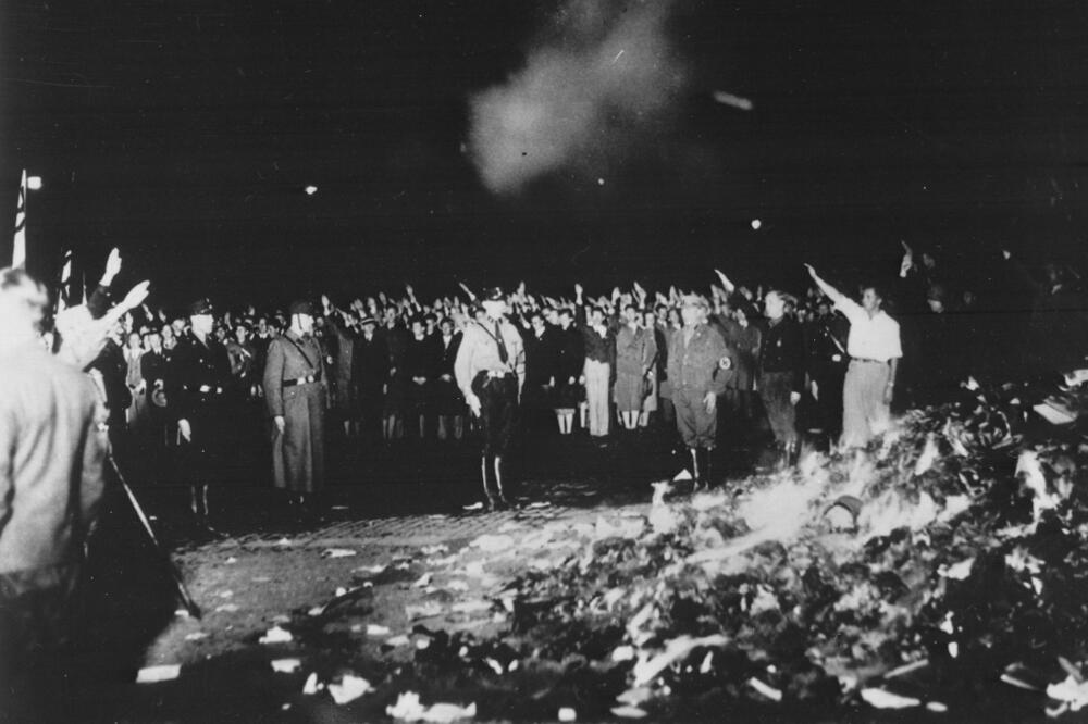 Paljenje knjiga, Foto: Wikipedia