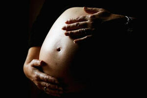 Ginekolog ubijedio maloljetnu trudnicu da ne abortira i  prodao...