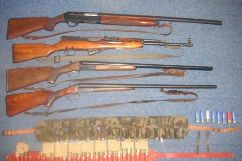 Oduzeto oružje u Šavniku, Foto: Uprava policije