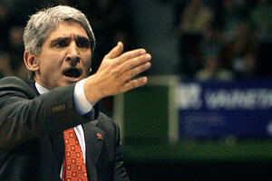 Janakis preuzeo Kinu