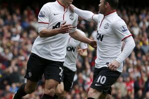 Remi na "Emirejtsu", Van Persi strijelac protiv  Arsenala