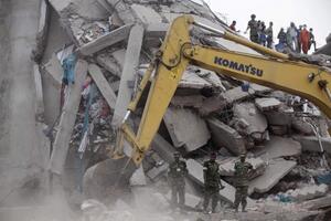 Privedeni odgovorni za urušavanje zgrade u Indiji