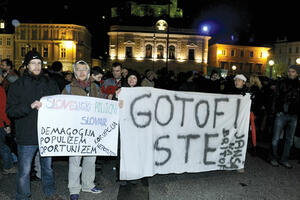 Na protestu u Sloveniji okupilo se oko 1.000 ljudi