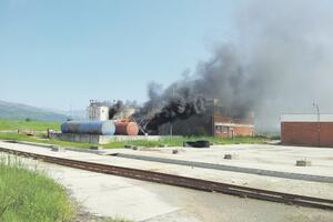 Umalo eksplozija u Solani, izgorio rezervoar mazuta od 40 tona