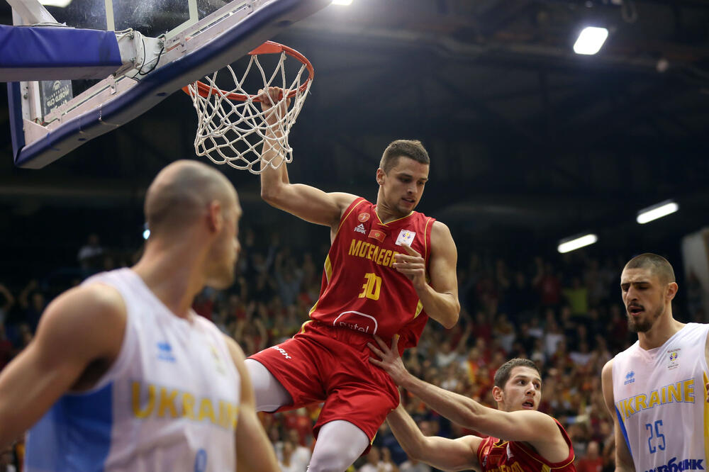 Petar Popović na prvoj utakmici sa Ukrajinom, Foto: Filip Roganović