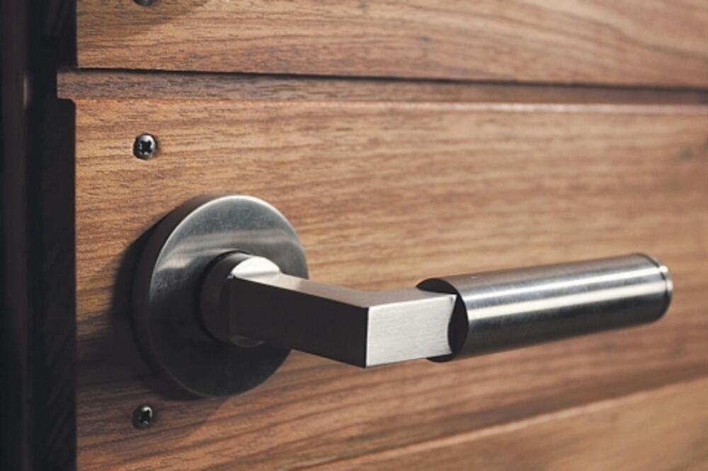 kvaka, brava, vrata, Foto: Prozorivrata.com