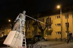 VIDEO Srušen spomenik poljskom svešteniku optuženom za seksualno...