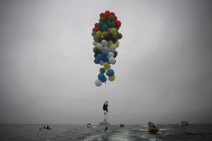 Letio iznad okeana čitavih 12 kilometara sa 160 balona