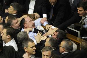 U ukrajinskom Parlamentu služen moleban zbog čestih tuča