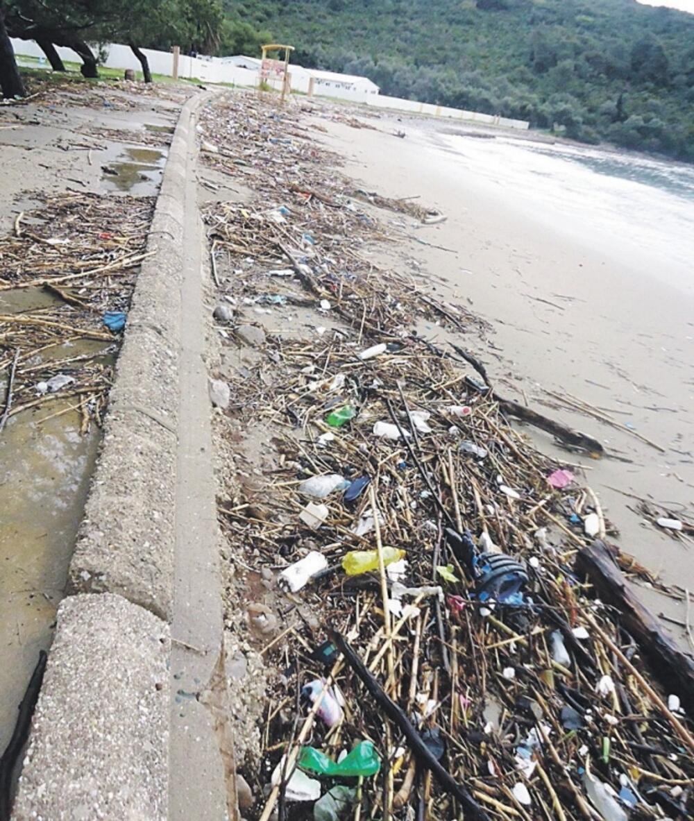 Plavi horizont, smeće