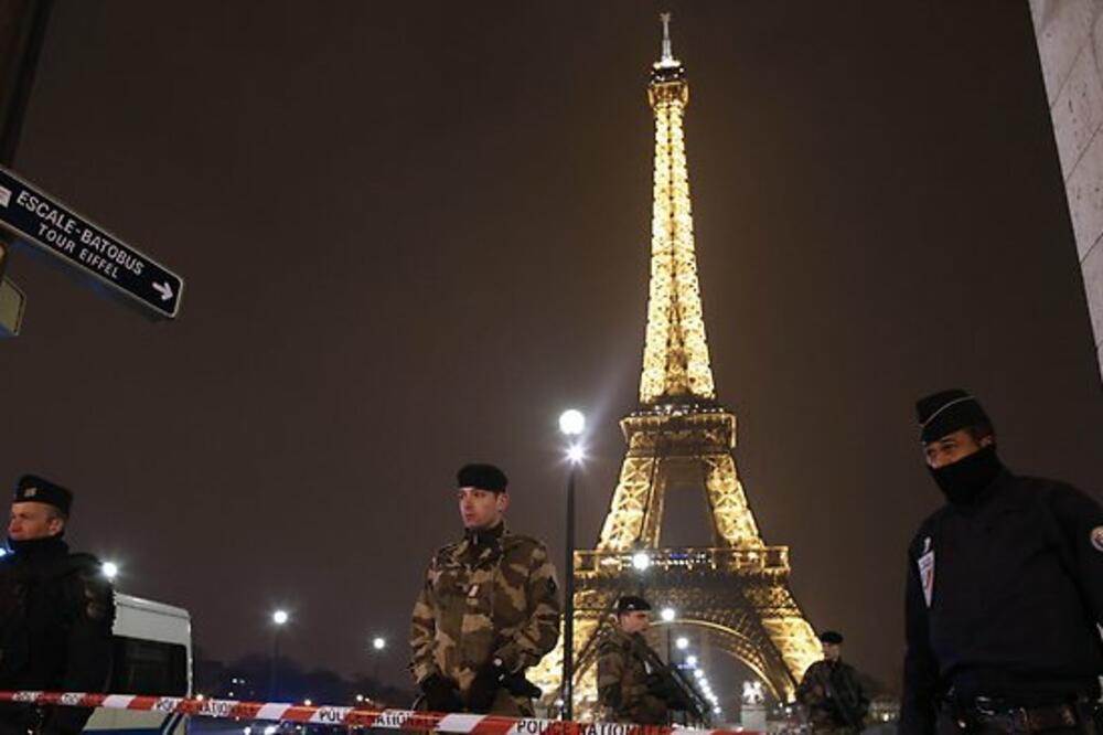 Ajfelov toranj bomba, Foto: News.com.au