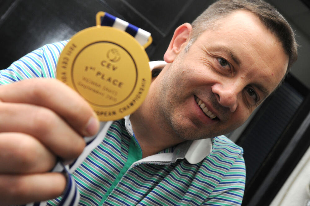 Igor Kolaković sa zlatnom medaljom osvojenom na Evropskom prvenstvu, Foto: Savo Prelevic