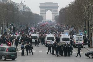 Pariz: Masovni protesti protiv gej brakova