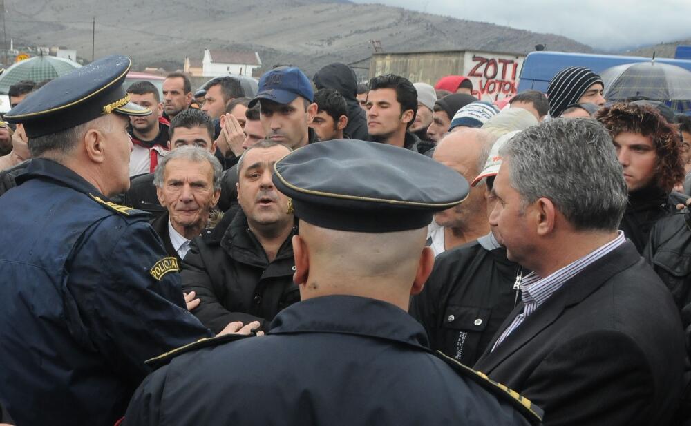 Dinoša groblje protest