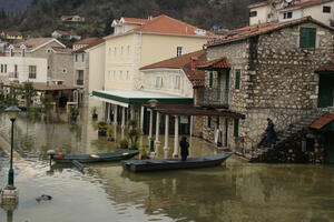Rijeka Crnojevića: Voda ušla u nekoliko objekata