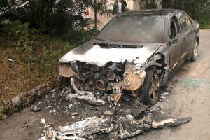 Herceg Novi: Zapaljen automobil Slavka Roganovića