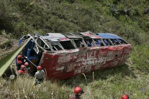 Peru: Autobus pao u provaliju, 14 mrtvih