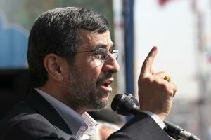 Ahmadinedžad: Čaves je umro od sumnjive bolesti