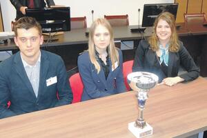 Podgorička Gimnazija trijumfovala na takmičenju debatera