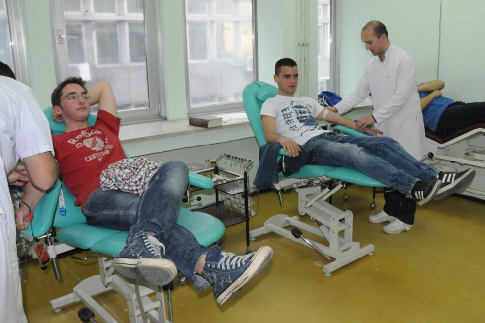 davaoci krvi Ekonomska škola, Foto: Vesko Belojević