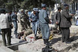Poginulo 17 osoba u napadu na policijsku bazu u Avganistanu