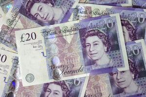 Funta pala zbog smanjenja kreditne ocjene Britanije