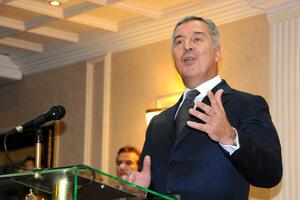 MANS: Znaćemo kako je Đukanović podigao kredit