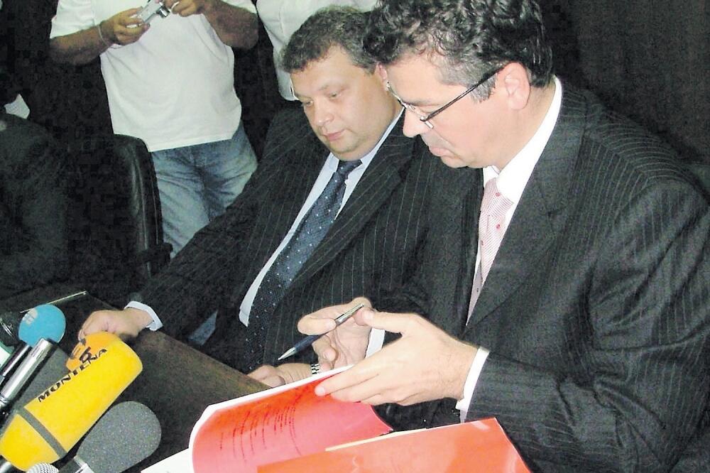 Gvozdenović potpisivanje ugovora KAP, Foto: Arhiva "Vijesti"