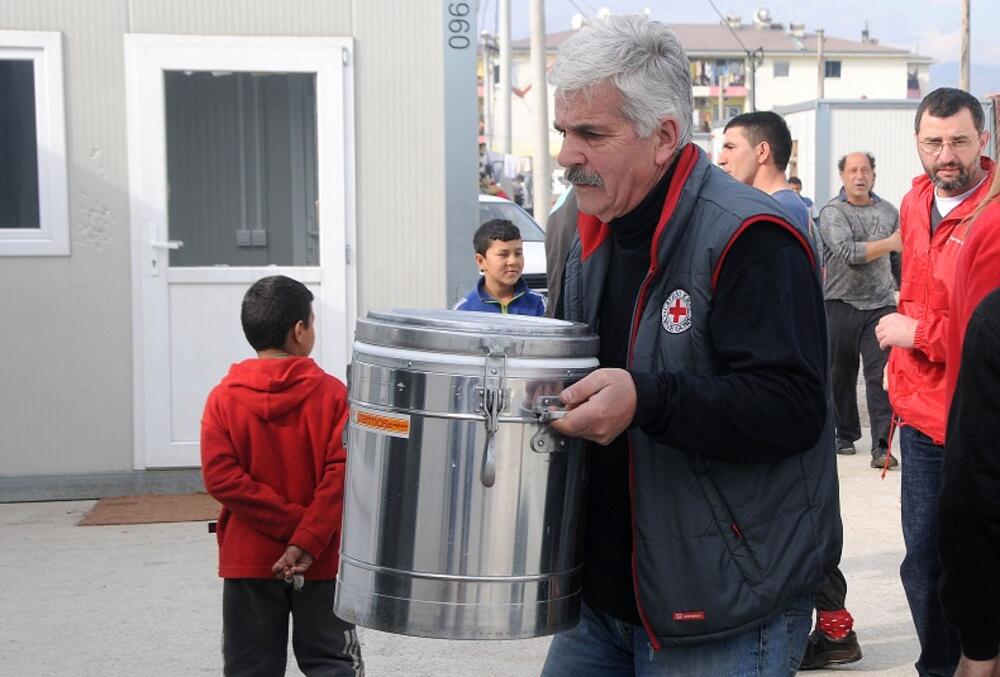 kamp Konik, dijeljenje obroka iz ZIKS-a