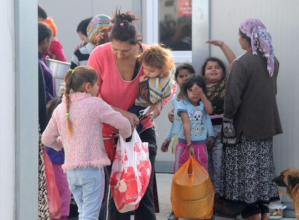 kamp Konik, dijeljenje obroka iz ZIKS-a