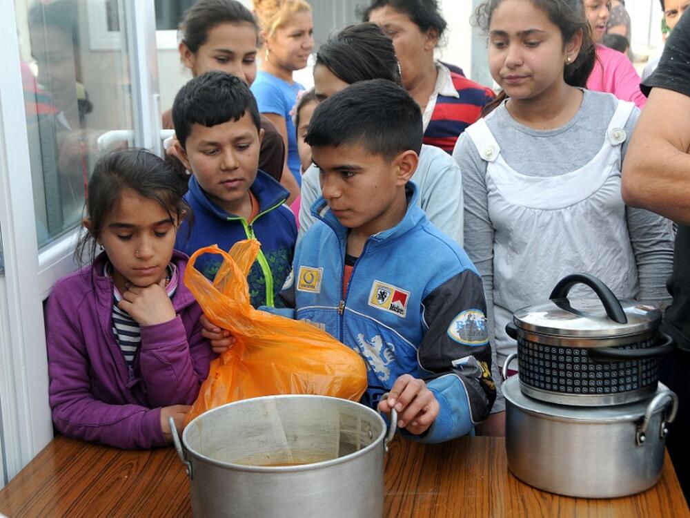 kamp Konik, dijeljenje obroka iz ZIKS-a