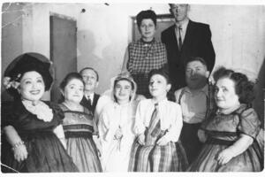 Sudbina porodice Ovic - priča o mučenju patuljastih ljudi u Aušvicu