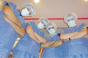 Ride Crew igra u bolničkim odijelima