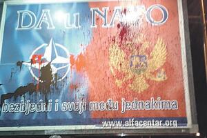 Oštećen bilbord u Podgorici: Na NATO farbom