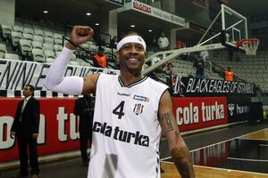 Ajverson ostao bez kuće