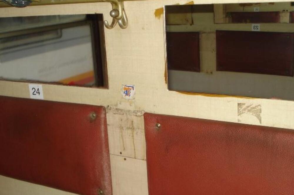 Željeznica demolirani voz navijači, Foto: Željeznički prevoz Crne Gore