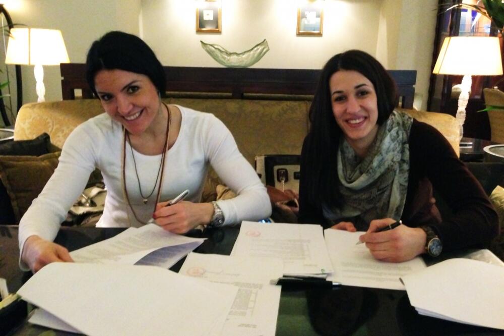 Jovanka Radičević i Andrea Lekić, Foto: Www.zrkvardar.mk