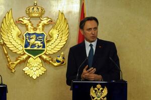 Krivokapić: Vujanović je u sukobu sa himnom i simbolima